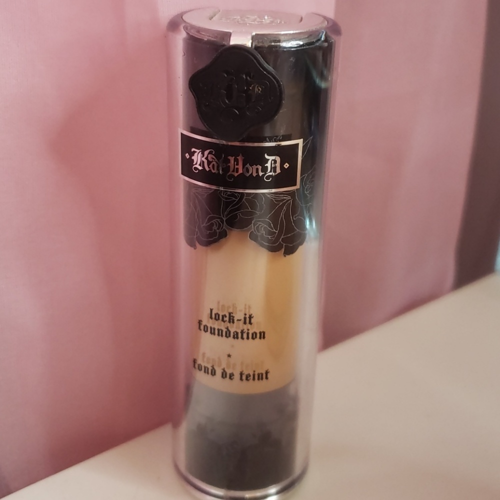 Kat Von D Lock-it Foundation